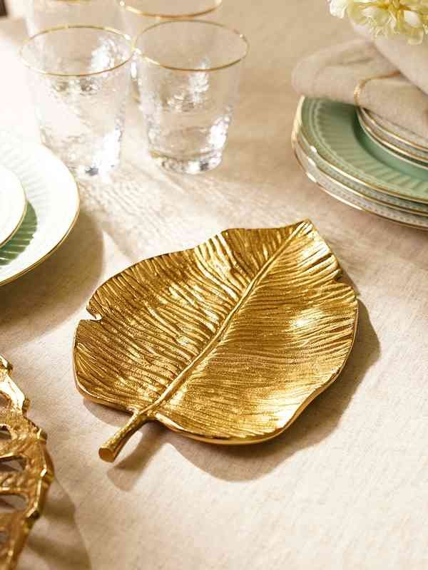 5128fea1 d46b 459d 83ba 7816186466511729871901594 pure home and living gold toned textured naaz leaf tray 2911 1